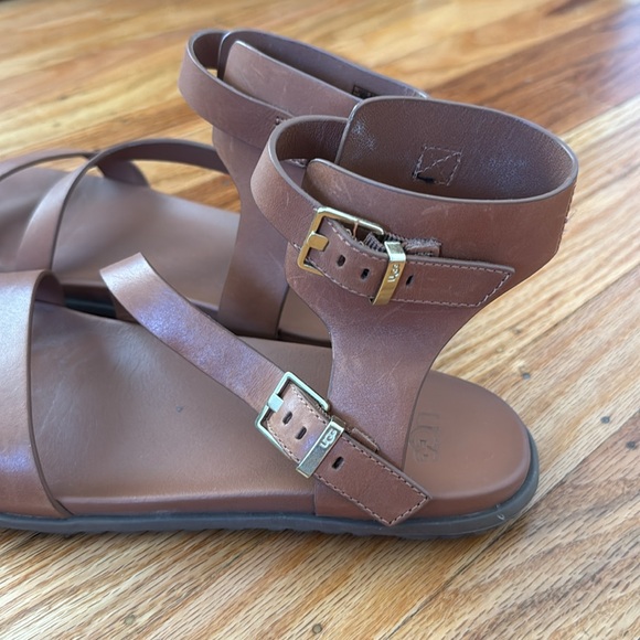 Ugg Solivan Strap Sandal - Picture 5 of 11